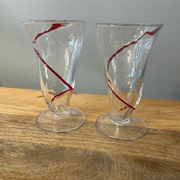 2 Glasses Pier 1 Clear Red Swirling Parfait Milkshake Cocktail Barware Wedding - Picture 3 of 15